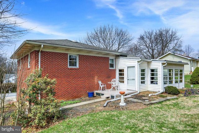 54 GRANDVIEW RD, Hummelstown, PA 17036