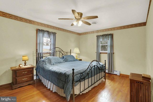 54 GRANDVIEW RD, Hummelstown, PA 17036