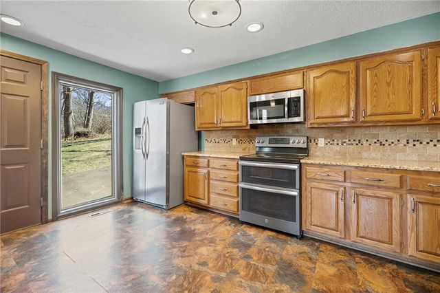 7616 NW Eastside Drive, Weatherby Lake, MO 64152