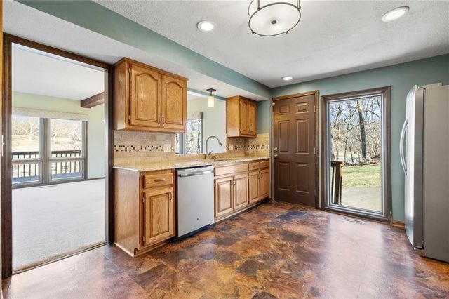7616 NW Eastside Drive, Weatherby Lake, MO 64152