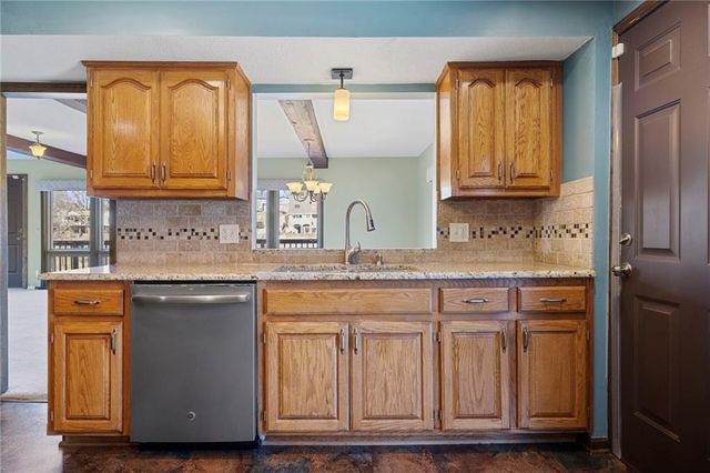 7616 NW Eastside Drive, Weatherby Lake, MO 64152