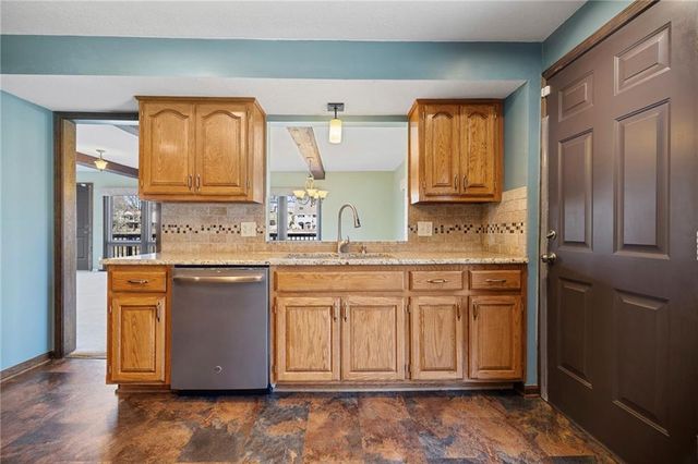 7616 NW Eastside Drive, Weatherby Lake, MO 64152