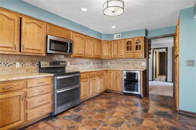 7616 NW Eastside Drive, Weatherby Lake, MO 64152