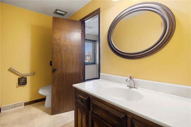 7616 NW Eastside Drive, Weatherby Lake, MO 64152