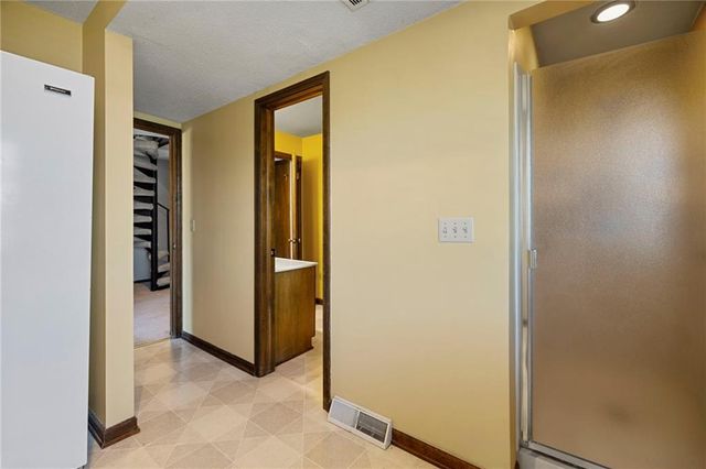 7616 NW Eastside Drive, Weatherby Lake, MO 64152