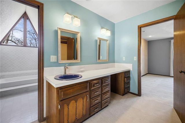 7616 NW Eastside Drive, Weatherby Lake, MO 64152