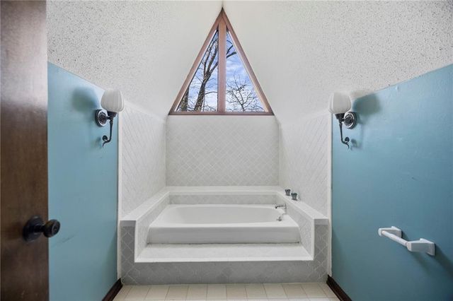 7616 NW Eastside Drive, Weatherby Lake, MO 64152