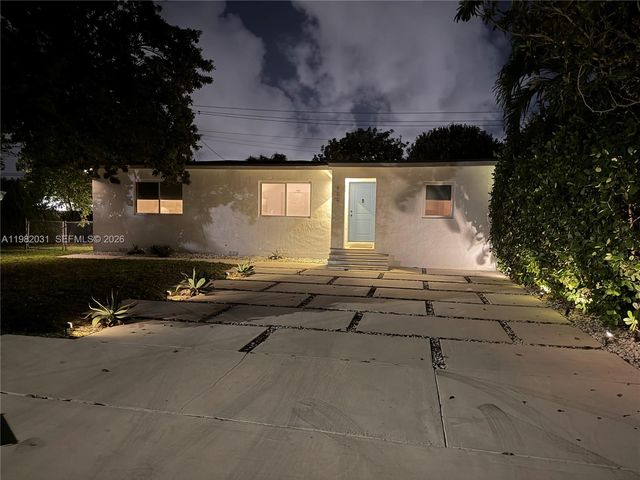 930 NW 145th Ter, Miami, FL 33168