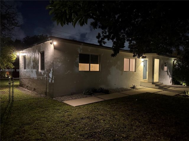 930 NW 145th Ter, Miami, FL 33168