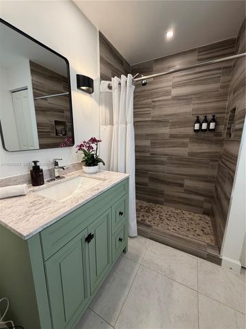 930 NW 145th Ter, Miami, FL 33168