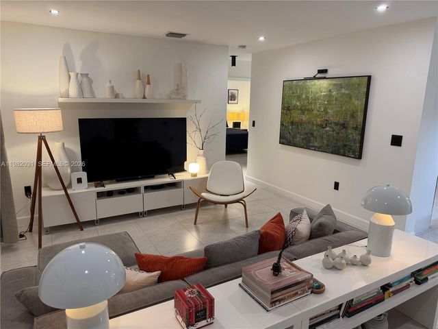 930 NW 145th Ter, Miami, FL 33168