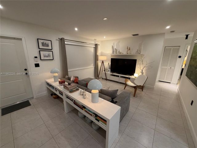 930 NW 145th Ter, Miami, FL 33168