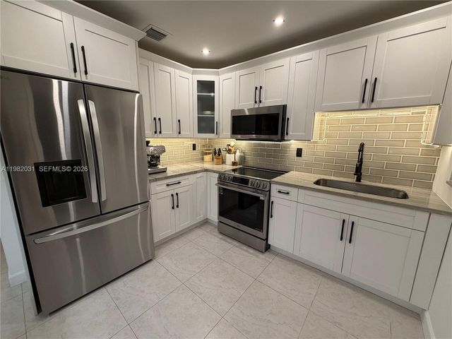 930 NW 145th Ter, Miami, FL 33168