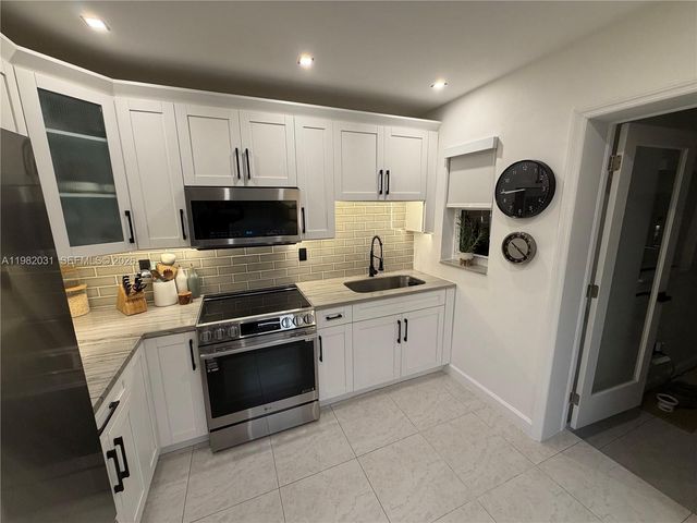 930 NW 145th Ter, Miami, FL 33168