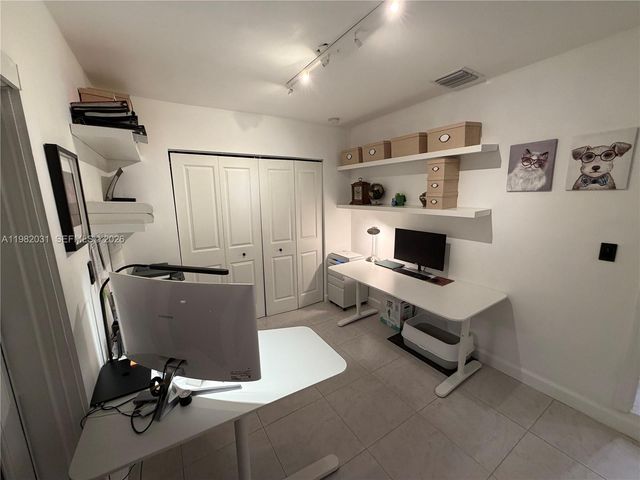 930 NW 145th Ter, Miami, FL 33168