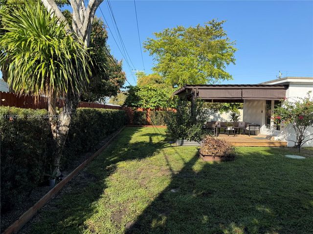 930 NW 145th Ter, Miami, FL 33168