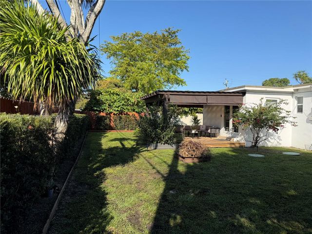 930 NW 145th Ter, Miami, FL 33168