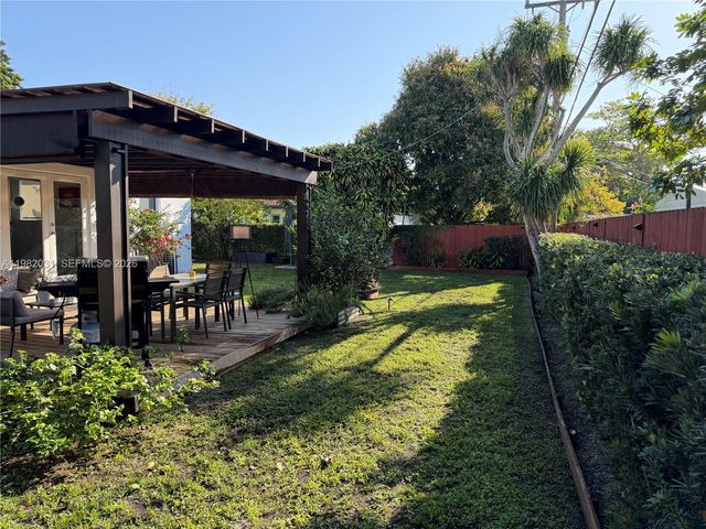 930 NW 145th Ter, Miami, FL 33168