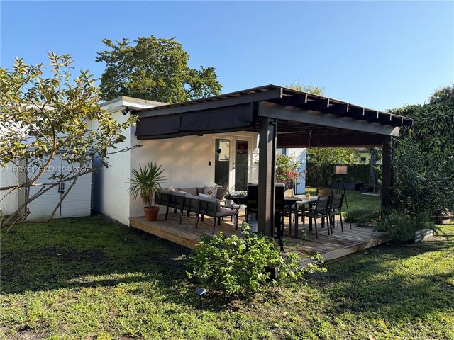 930 NW 145th Ter, Miami, FL 33168