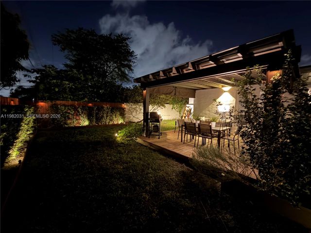 930 NW 145th Ter, Miami, FL 33168