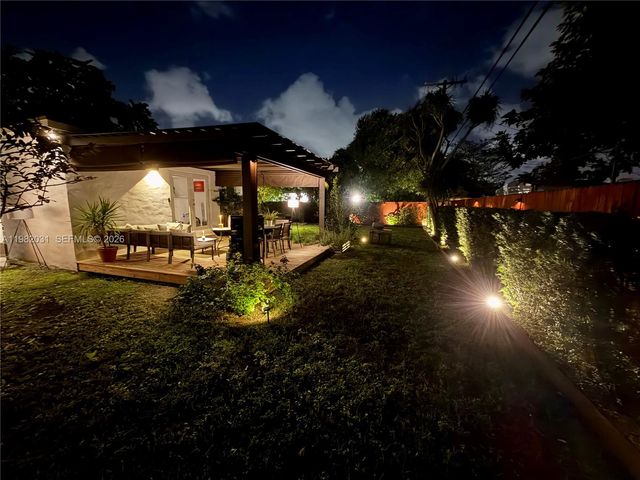 930 NW 145th Ter, Miami, FL 33168