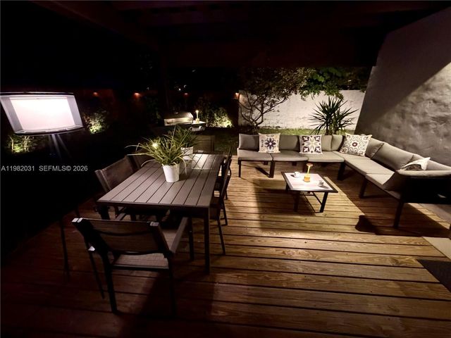 930 NW 145th Ter, Miami, FL 33168