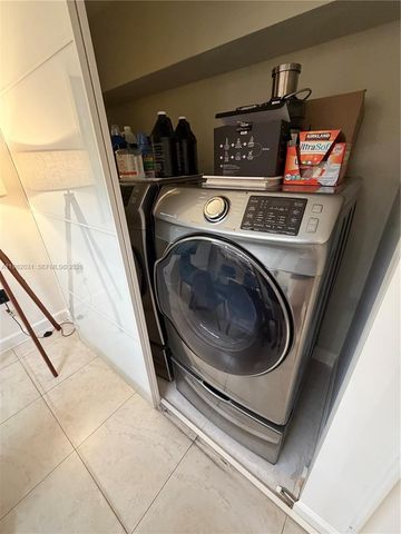 930 NW 145th Ter, Miami, FL 33168