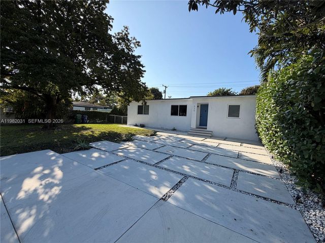 930 NW 145th Ter, Miami, FL 33168