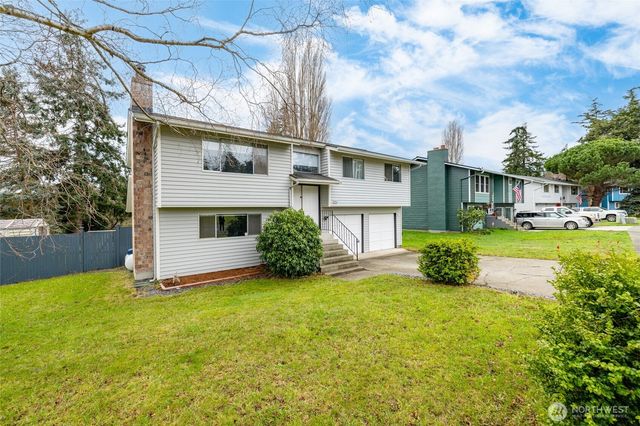 953 NW Illahee Drive, Oak Harbor, WA 98277