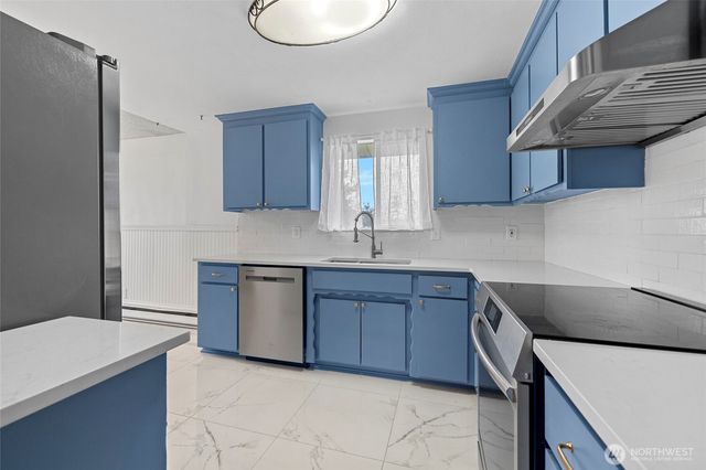 953 NW Illahee Drive, Oak Harbor, WA 98277