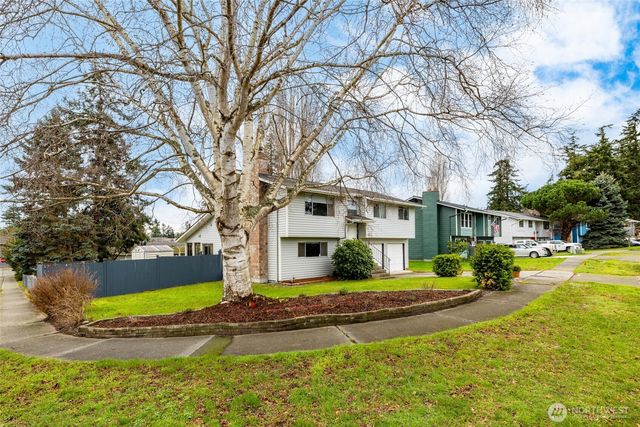 953 NW Illahee Drive, Oak Harbor, WA 98277