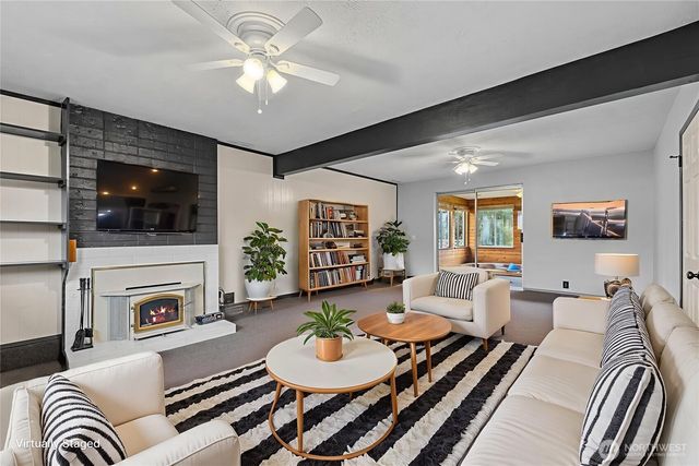 953 NW Illahee Drive, Oak Harbor, WA 98277