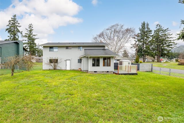 953 NW Illahee Drive, Oak Harbor, WA 98277