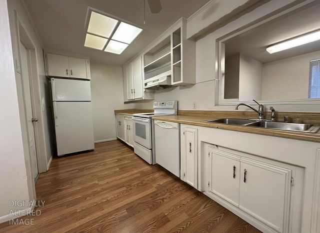 1460 E Hawkeye Ave, Turlock, CA 95382