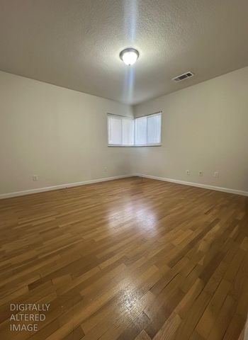 1460 E Hawkeye Ave, Turlock, CA 95382