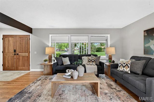 3255 Classic Drive, Florissant, MO 63033