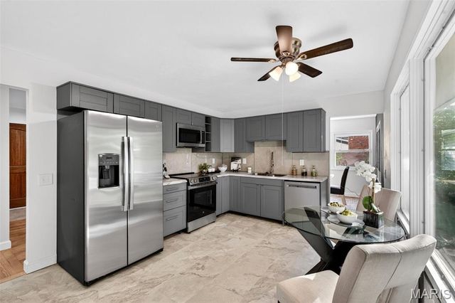 3255 Classic Drive, Florissant, MO 63033