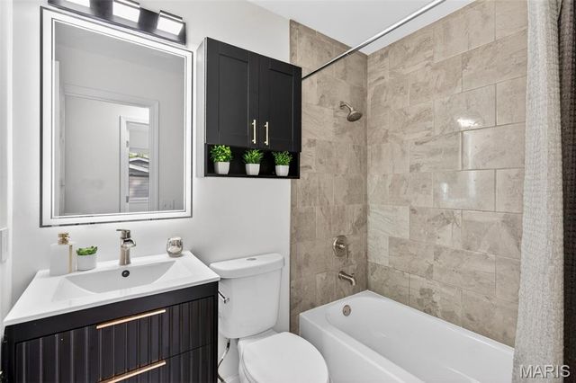 3255 Classic Drive, Florissant, MO 63033