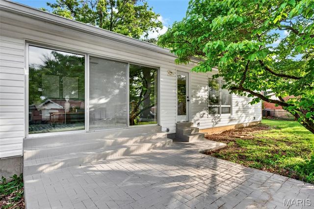 3255 Classic Drive, Florissant, MO 63033