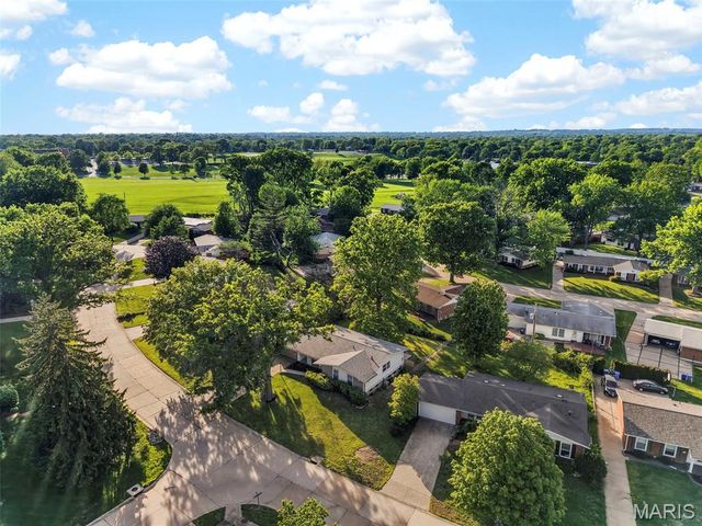 3255 Classic Drive, Florissant, MO 63033
