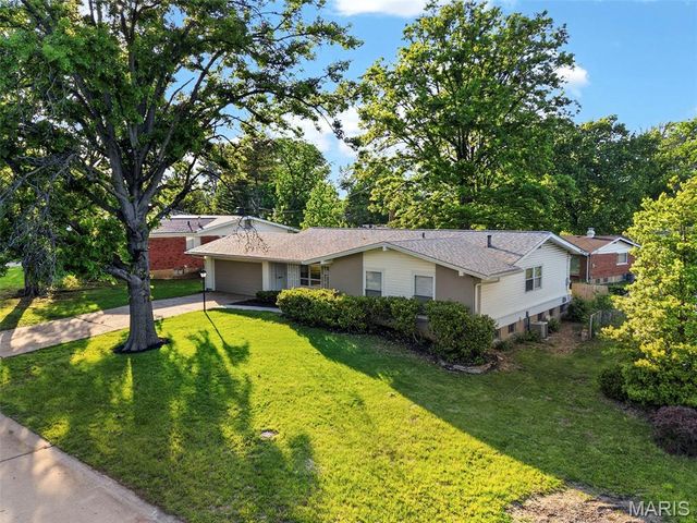 3255 Classic Drive, Florissant, MO 63033