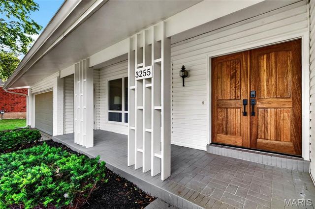 3255 Classic Drive, Florissant, MO 63033