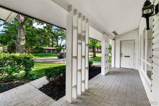 3255 Classic Drive, Florissant, MO 63033