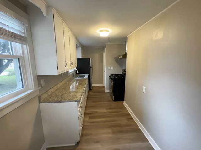 402 S 13th Avenue, St. Charles, IL 60174