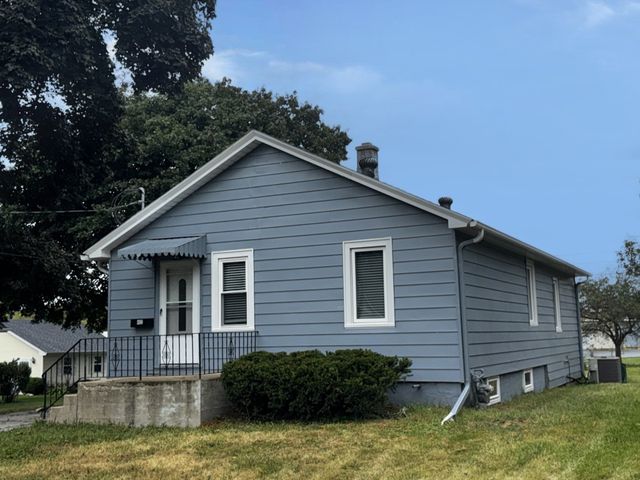 402 S 13th Avenue, St. Charles, IL 60174