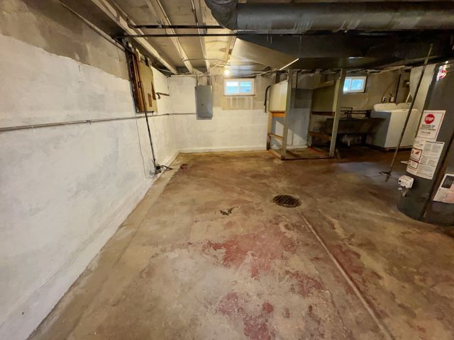 402 S 13th Avenue, St. Charles, IL 60174