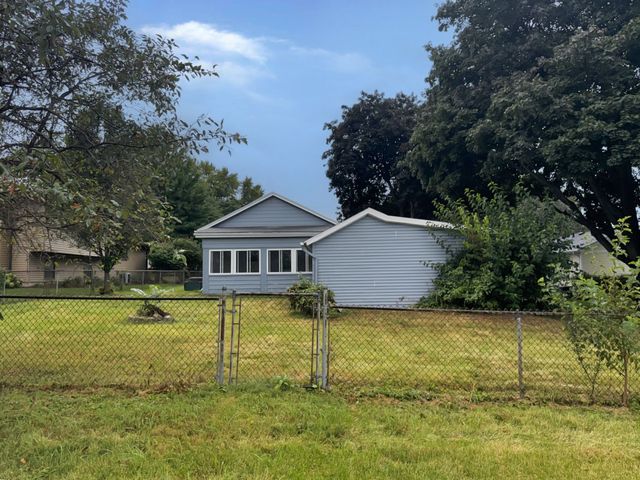 402 S 13th Avenue, St. Charles, IL 60174