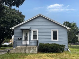 402 S 13th Avenue, St. Charles, IL 60174