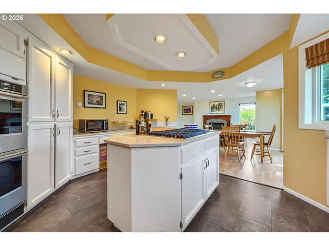 2902 Sw ORCHARD HILL Pl, Lake Oswego, OR 97035