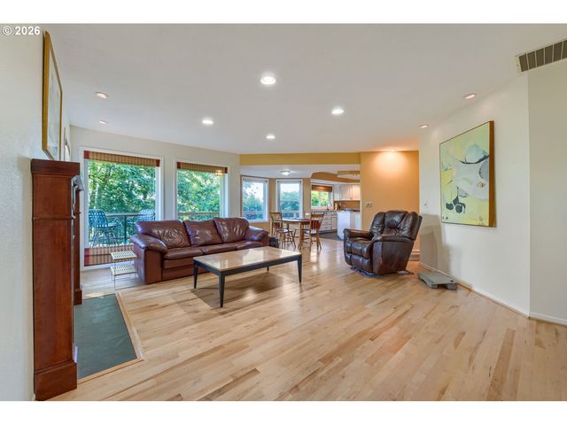 2902 Sw ORCHARD HILL Pl, Lake Oswego, OR 97035